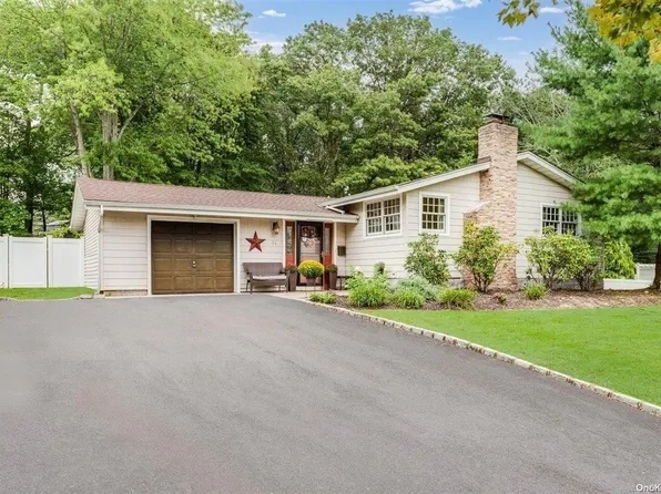 34 Lauren Avenue, Dix Hills, NY 11746