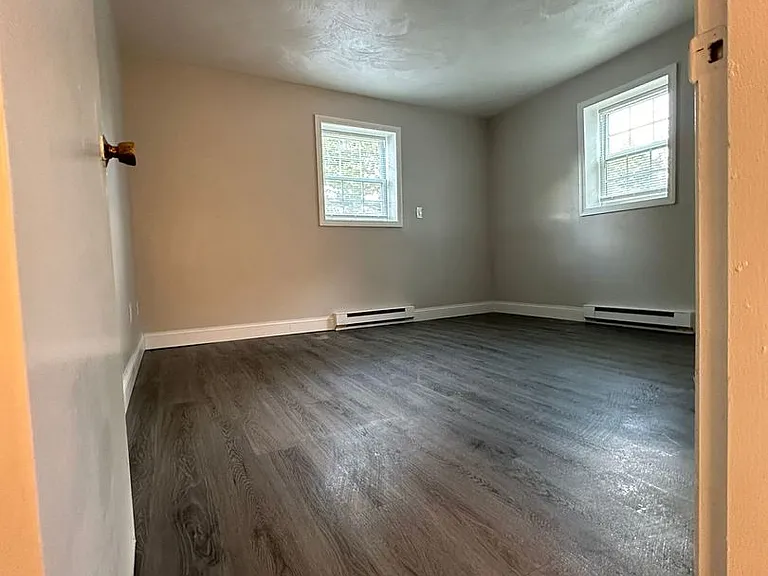 1093 Main St Apartments — Photo 14