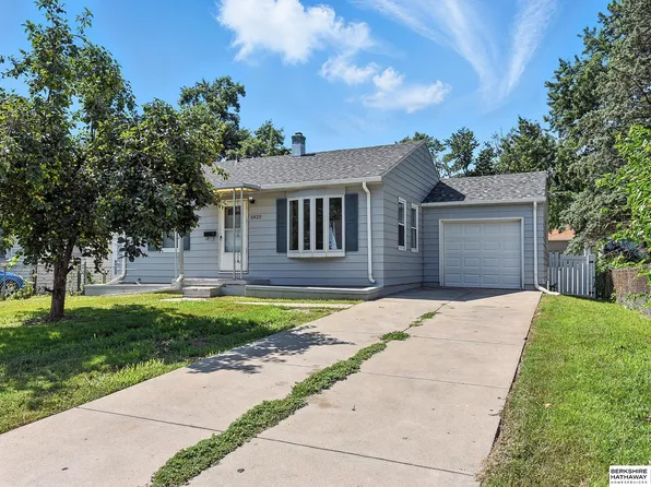 5825 Northwest Dr, Omaha, NE 68104