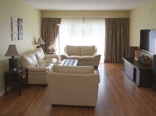 615 Perrie Dr APT 206, Elk Grove Village, IL 60007