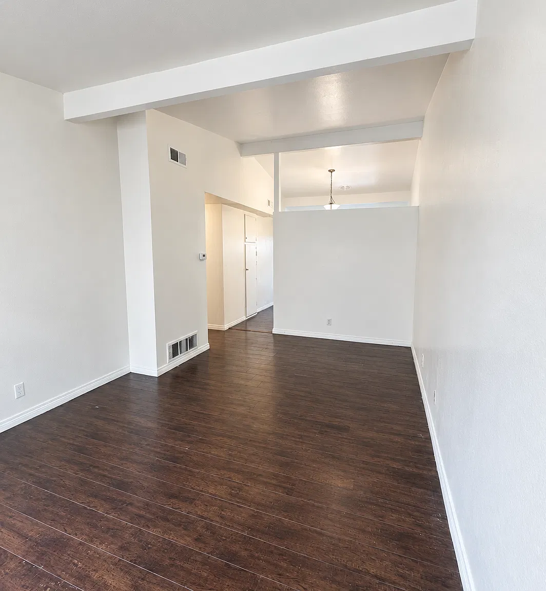 2 bed, 850 sqft, $1,950 — Photo 1