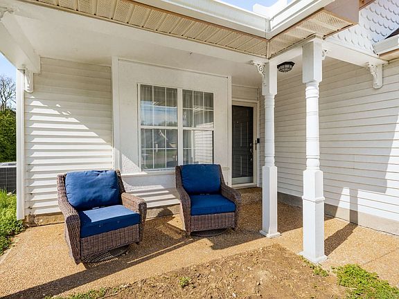 3rd image of 618 Brentmeadow Cir