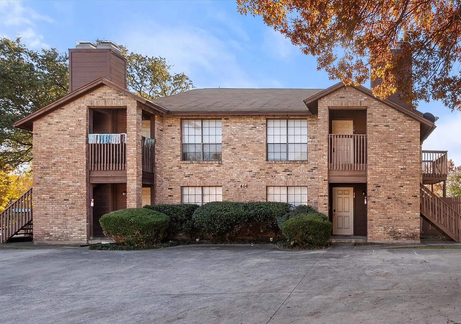 13 - 406 E Denton Dr — Photo 2