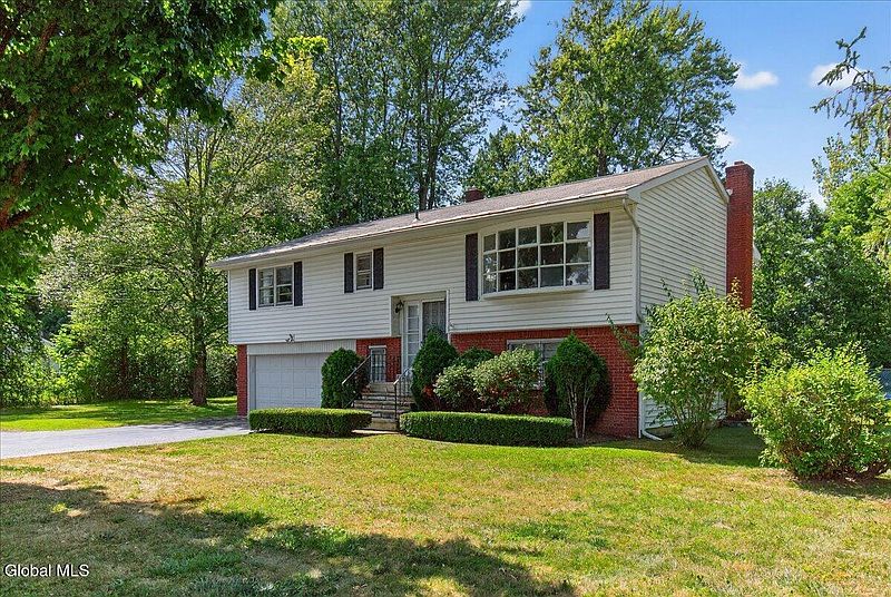 2nd image of 261 Pruyn Hill Road