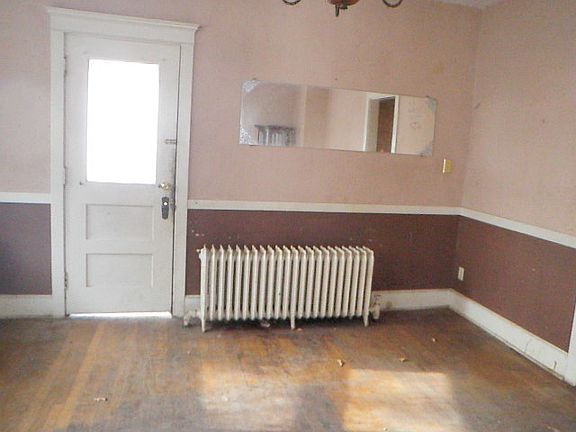 4th image of 312 S Park St