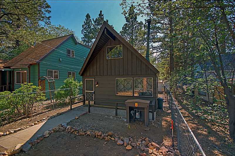1st image of 216 Holmes Ln