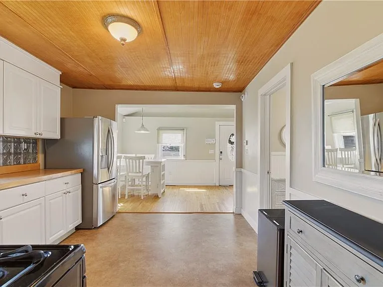 272 Riverside St — Photo 17