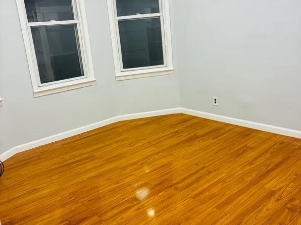 81 West 16th Street image 3 of 12