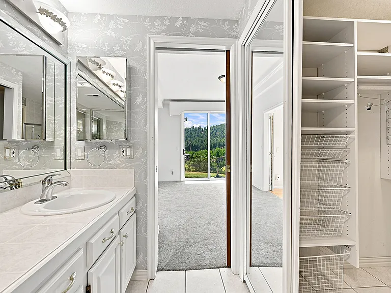 680 Ridgeside Dr #1 — Photo 14
