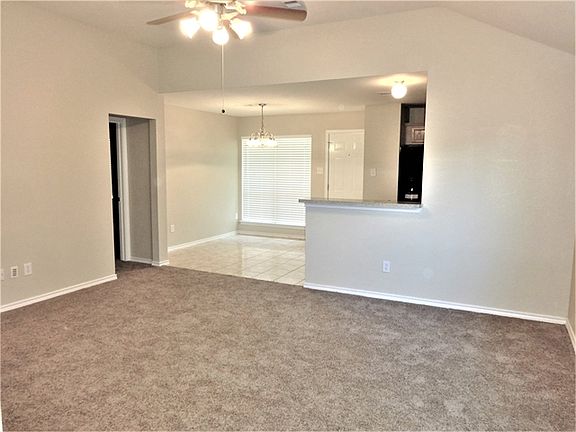 4th image of 214 Saddleback Springs Dr