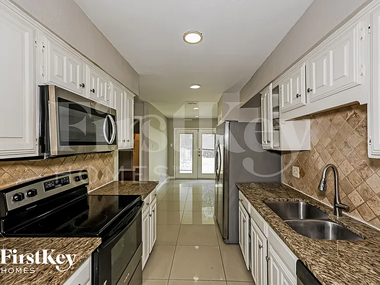 1217 Meadow Creek Dr — Photo 8