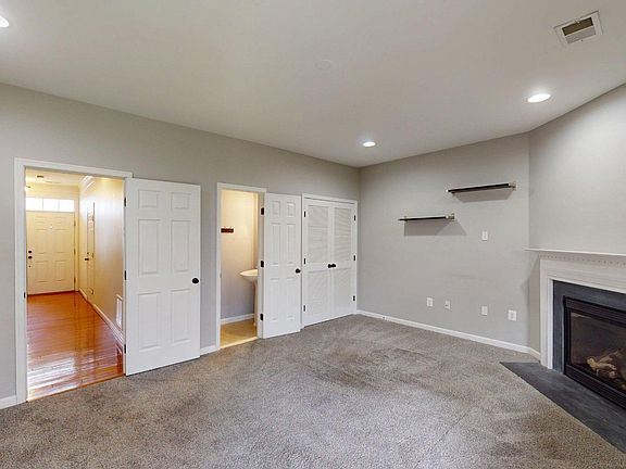4th image of 502 Legrace Ter NE