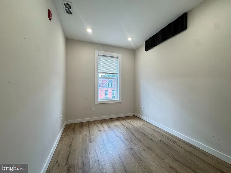 255 S 44th St #4 — Photo 6