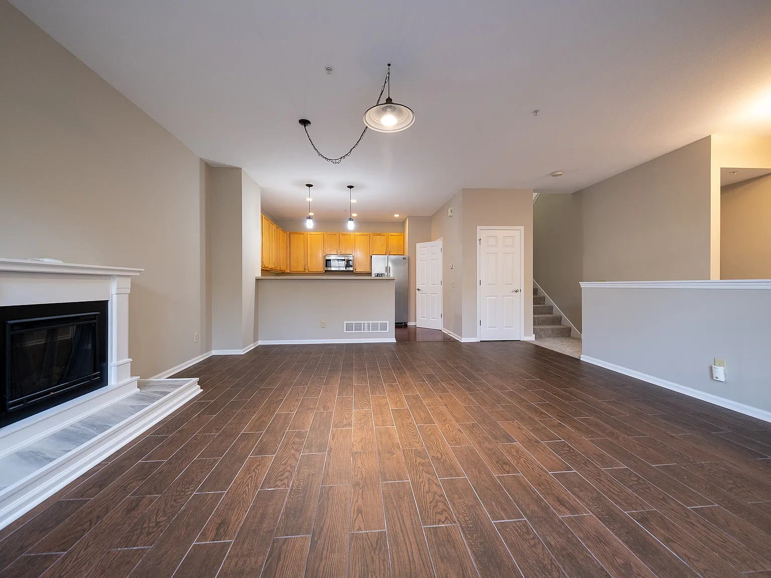 Oakview Drive North, Maple Grove (8107) MJ KZ1 - 1 — Photo 2
