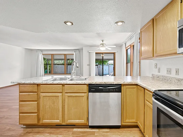 518 1/2 Eastgate Ct #1 — Photo 7