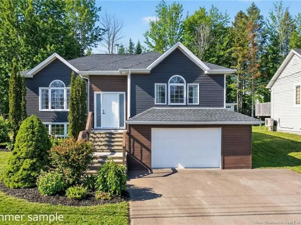 721 Centrale St, Dieppe, NB E1A 6L9