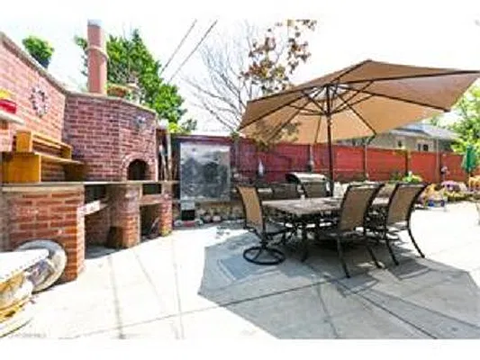 Sold by Century 21 Mizrahi Realty | media 37