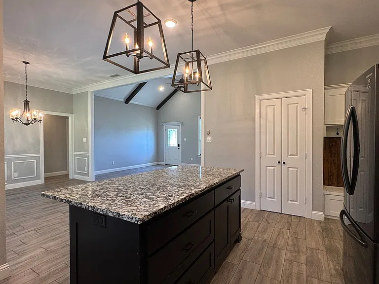 205 Meadow Ln — Photo 6