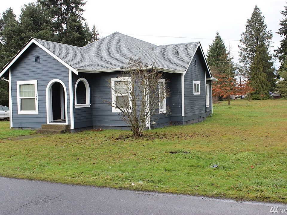 2nd image of 2811 Russell Rd