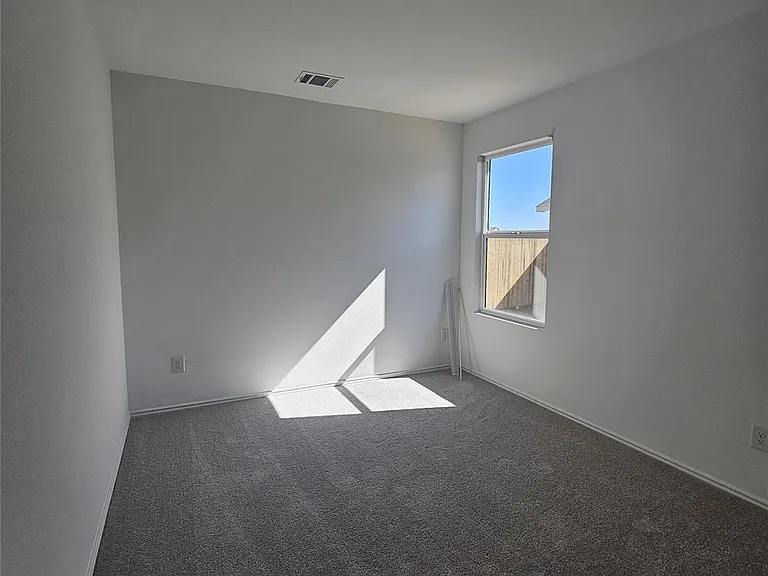2304 Blizzard Dr — Photo 17
