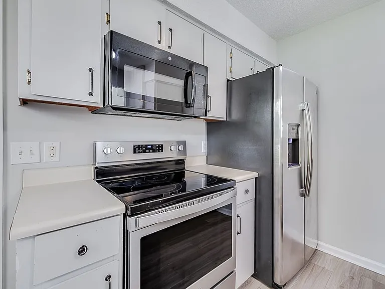 208 Mulberry Way — Photo 2
