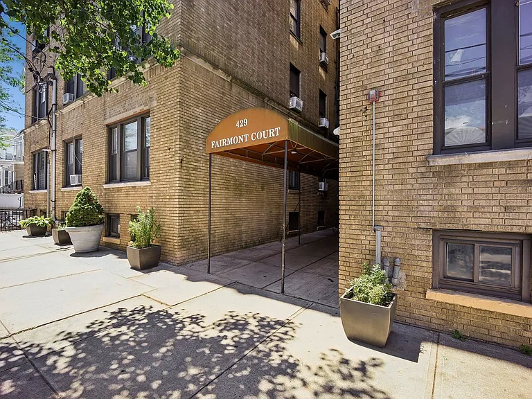 429 Fairmount Ave #104 — Photo 17