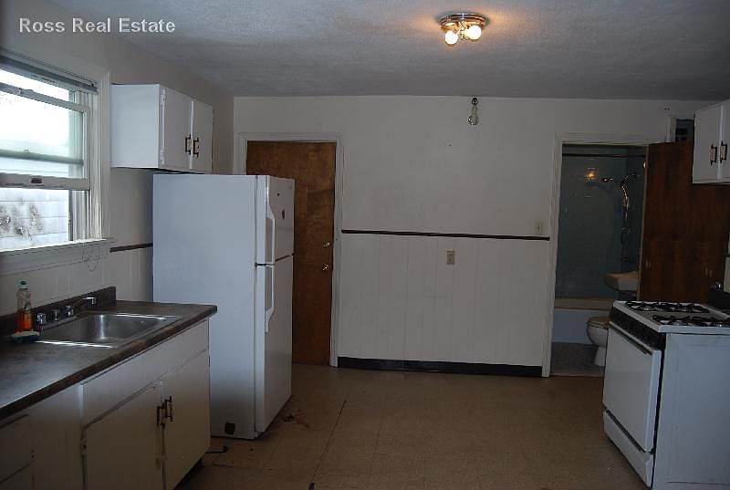 2nd image of 18A Broadway #1