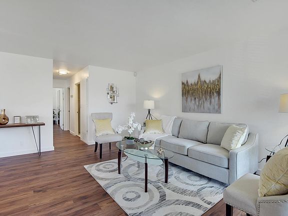 3rd image of 454 Colony Knoll Dr