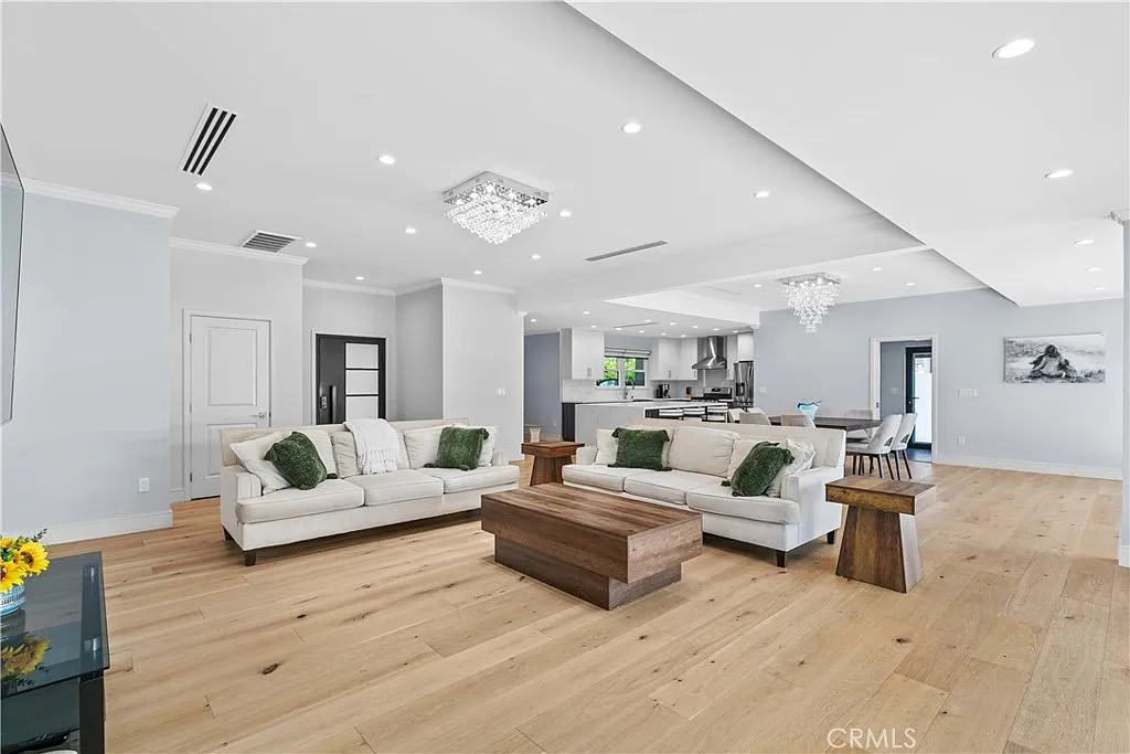 3 bed, 2310 sqft, $7,900 — Photo 1