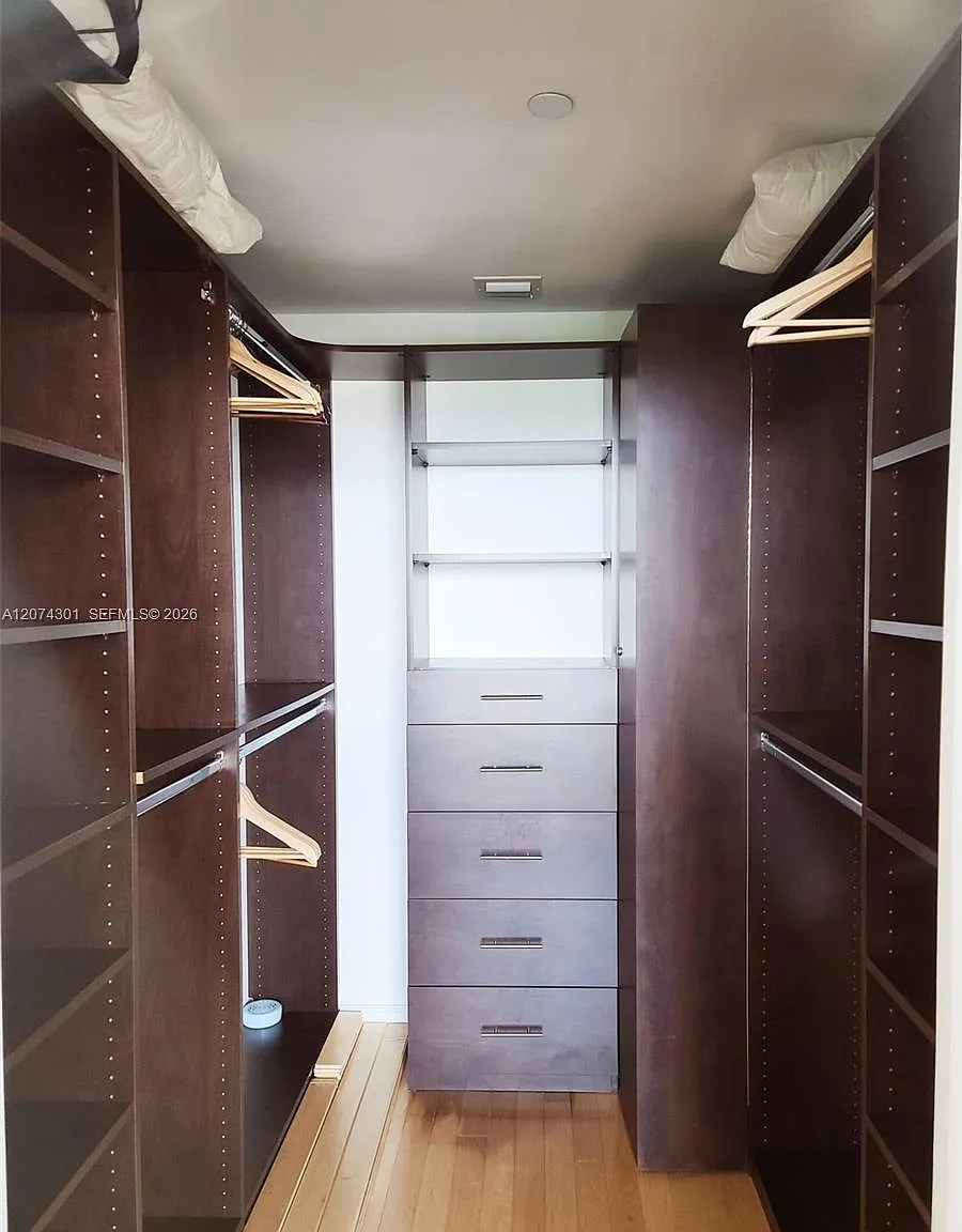Marinablue Condo — Photo 4