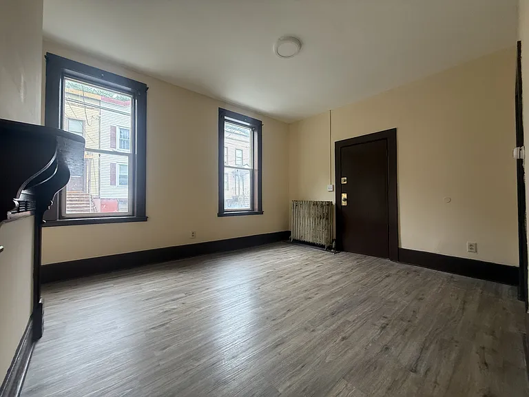 44 Osborne St #1 — Photo 8