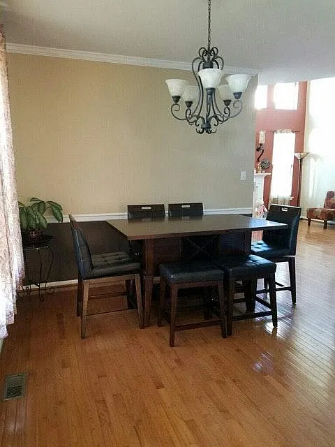 4 bed, 2450 sqft, $3,195 — Photo 2