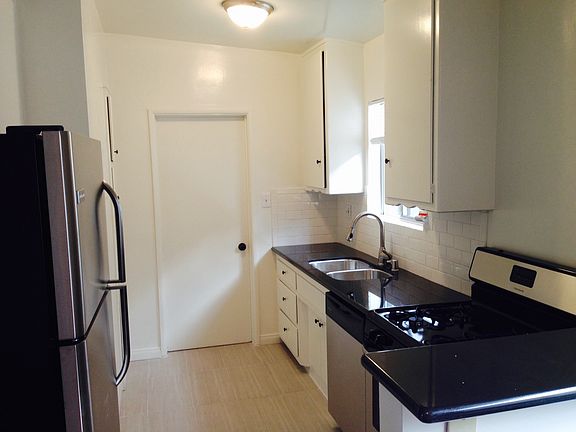 3rd image of 2431 Abbot Kinney Blvd