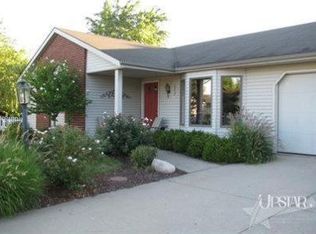 9902 Sawtooth Ct, Fort Wayne, IN 46804
