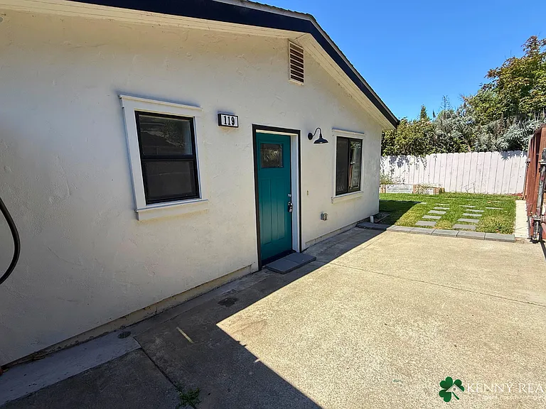 119 Franklin Ave — Photo 1