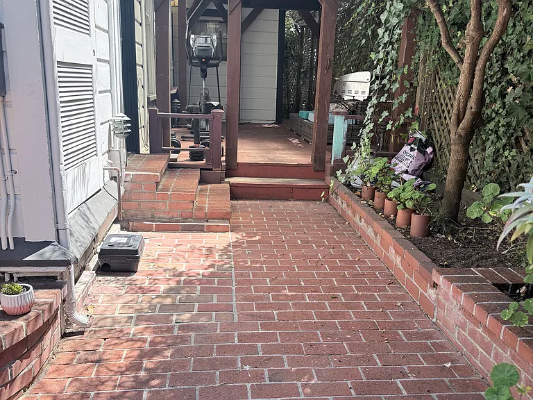 118 1st St #6 — Photo 4