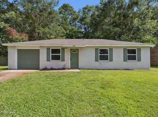 1620 Timberlane Rd, Gautier, MS 39553