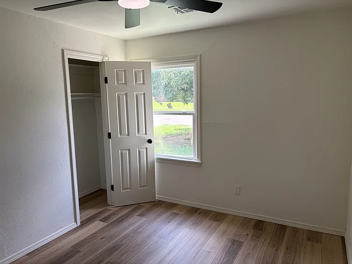411 Showalter Dr — Photo 12