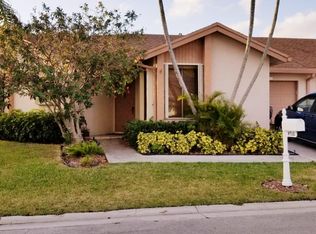 9715 Sunny Isle Cir, Boca Raton, FL 33428