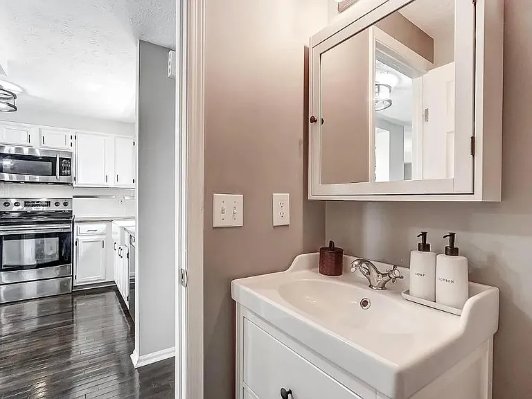 6406 Amber Ct — Photo 2