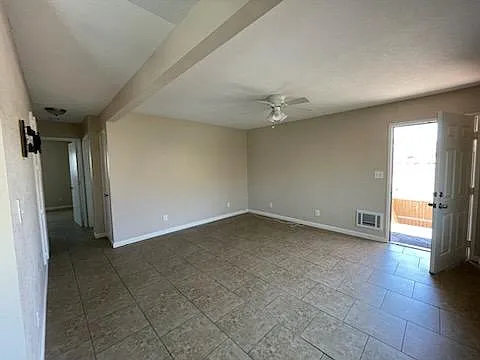 2 bed, 900 sqft, $1,400 — Photo 2