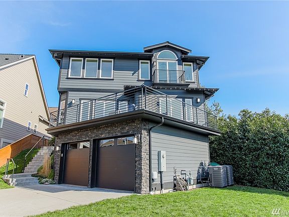 2nd image of 6124 36th Pl NE