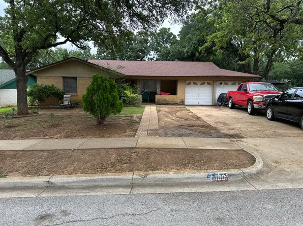 400 E Huitt Ln, Euless, TX 76040
