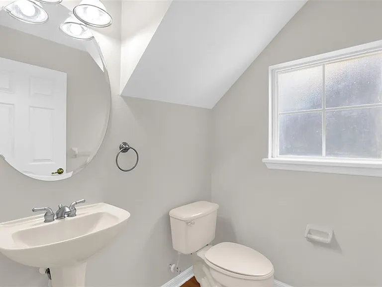 2165 Ridgewood St — Photo 17