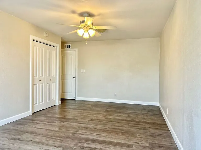 281 S California St — Photo 24