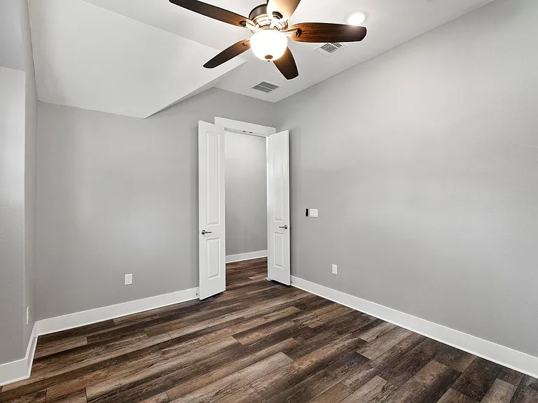 203 E Salty St — Photo 36
