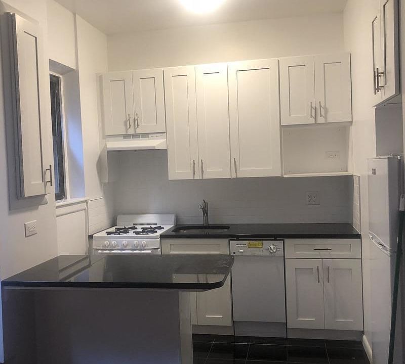 2nd image of 151 E 30th St APT 2R