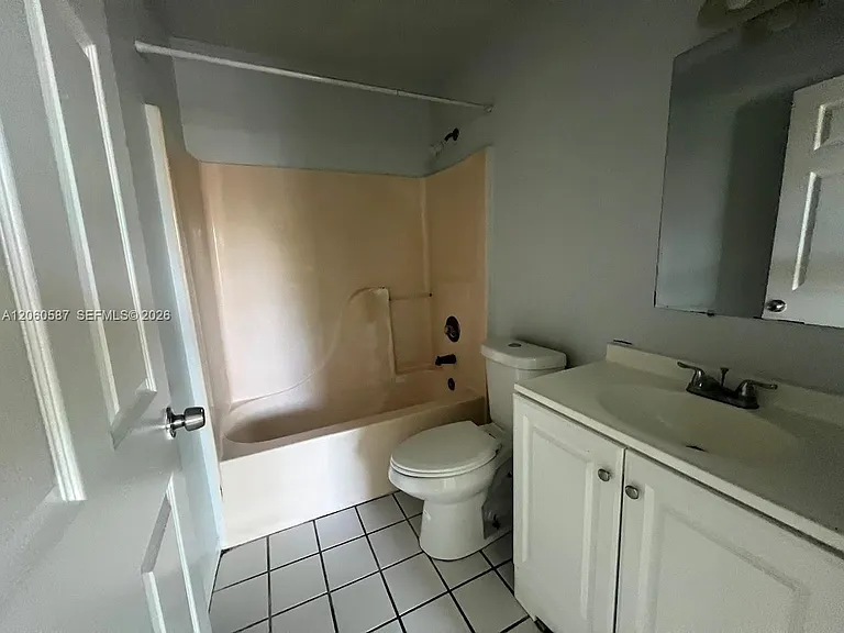 738 SW 9th St — Photo 22