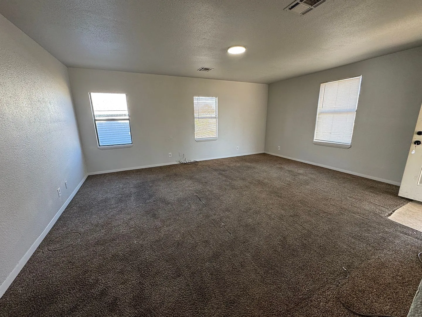 Cozy Three Bedroom House for Rent! — Photo 3