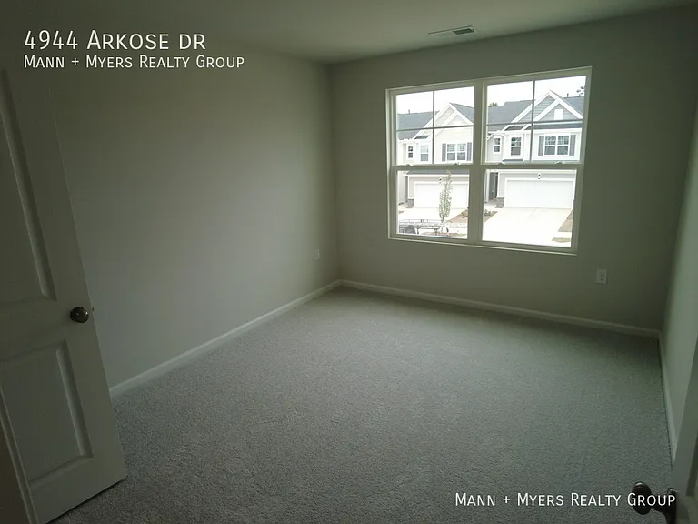 4944 Arkose Dr — Photo 31